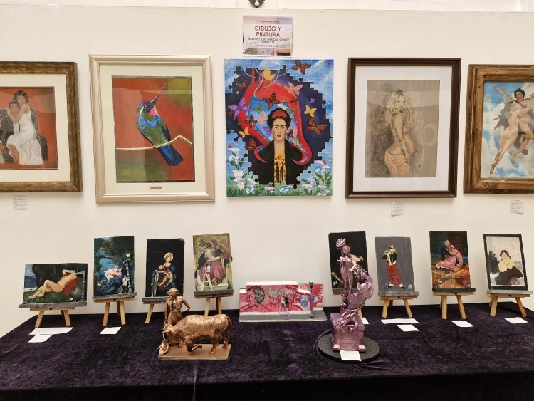 Exponen obras del taller de dibujo y pintura en Imfoculta Nogales