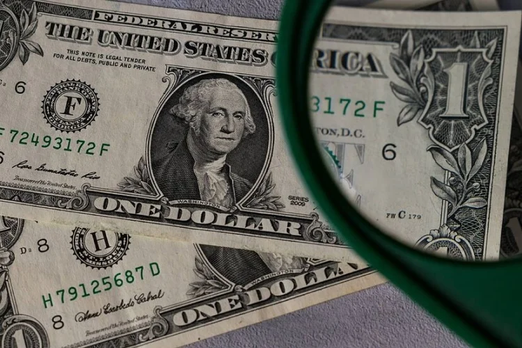 Dólar Hoy: ¡Comienza el día con un ligero alza! ¿Qué bancos ofrecen las mejores tasas?