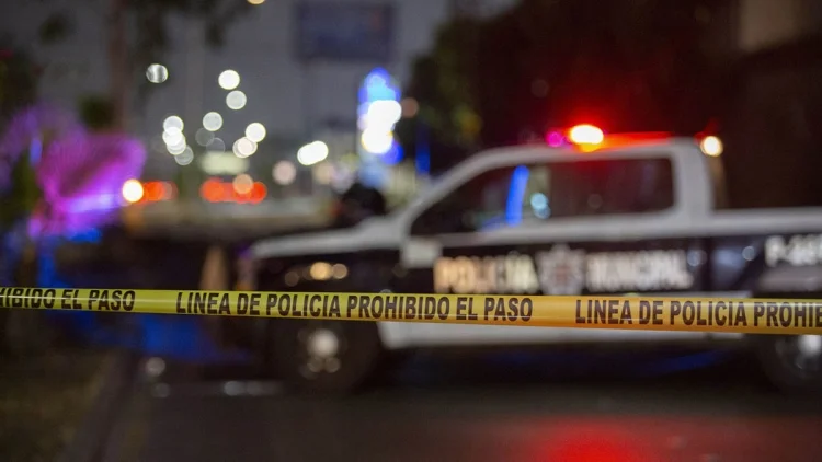 Doble homicidio en Cozumel: Padre e hijo son asesinados a balazos en estacionamiento de tienda