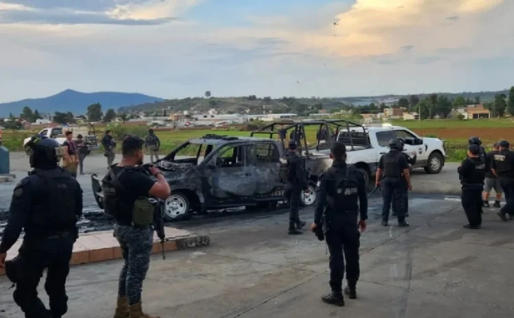 Ataque armado en Michoacán: Irrumpen en comandancia de Policía e incendian patrulla