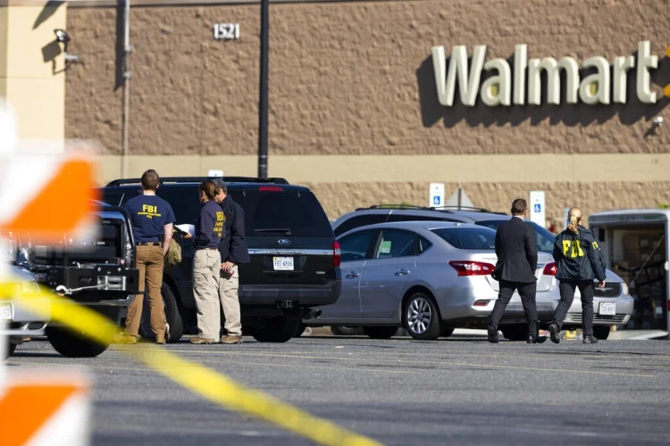 Tragedia: Niño de 2 años pierde la vida  por disparo accidental en estacionamiento de Walmart