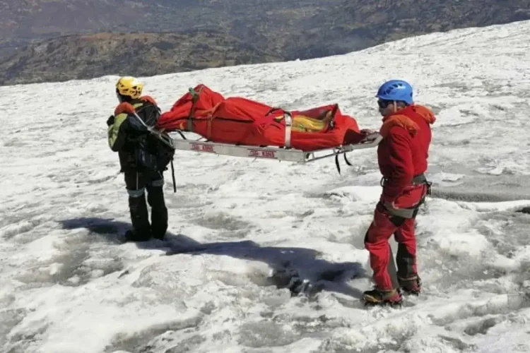 Impactante: Encuentran cadáver de alpinista desaparecido hace 2 décadas; estaba momificado