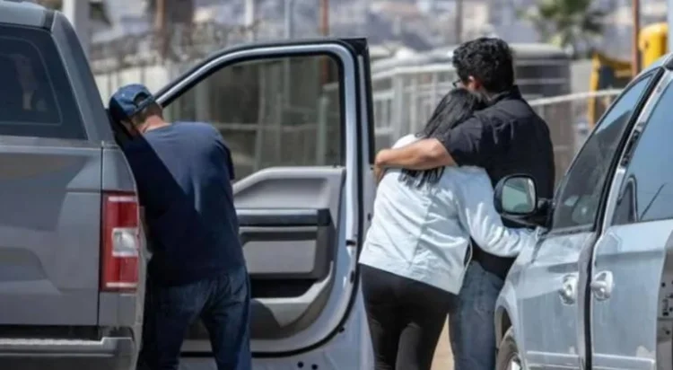 Terrible hallazgo en Tijuana: Par de jóvenes son asesinados y abandonados en camioneta