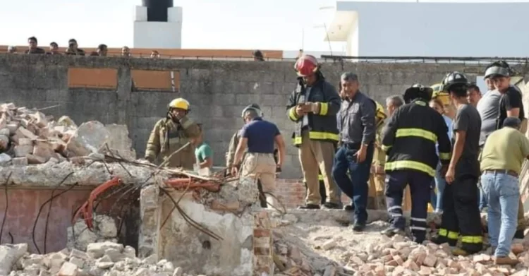 Dos obreros son sepultados tras un derrumbe en obra de Tampico