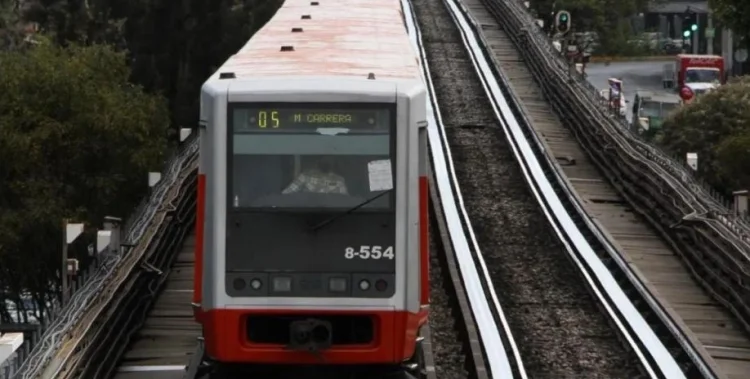 Lluvia paraliza el Metro de CDMX: Cae un árbol en la Línea 4 y provoca miles de usuarios afectados