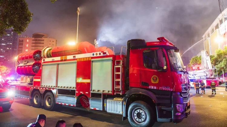 Impactantes FOTOS: Sube a 16 el saldo de muertes por voraz incendio en centro comercial de China