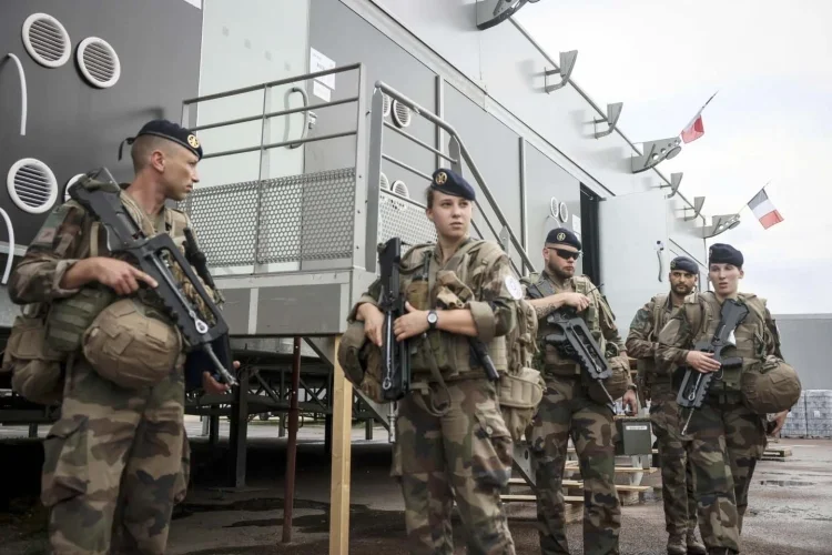 Ministro francés elogia  a las fuerzas del orden