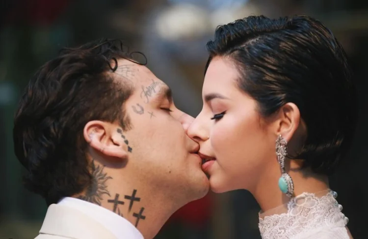 "Igual se van a divorciar": Fotos de la boda se llenan de criticas para Nodal y Ángela Aguilar