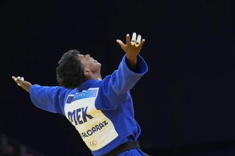 Awiti asegura medalla para México