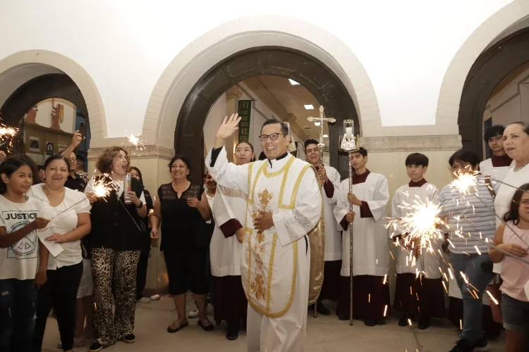FOTOS: Despiden al “Padre Pajarito”, nogalenses agradecen su servicio