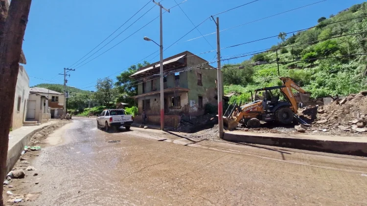 Derriban casas abandonadas por seguridad ciudadana en Nogales