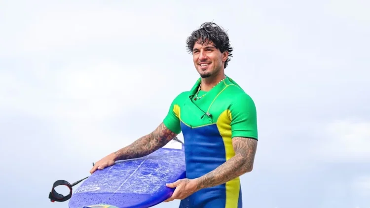 Surfista sacude las redes con FOTO VIRAL de increíble hazaña en los Juegos Olímpicos 2024