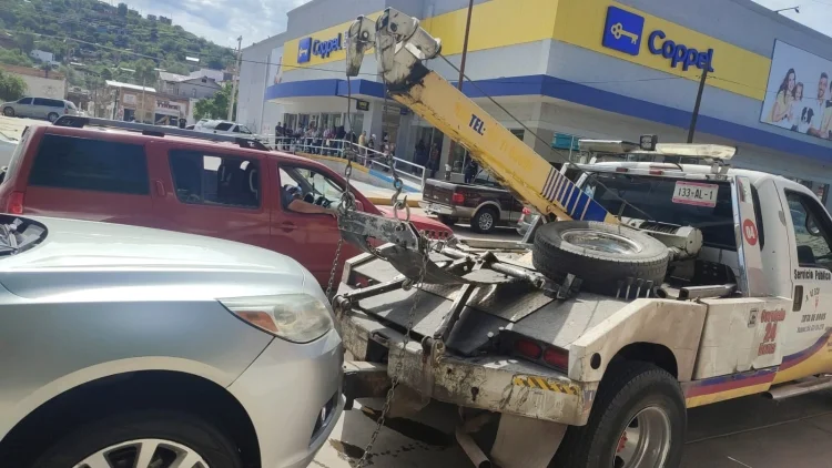 Nogales: Tránsito combate la venta de autos extranjeros en la vía pública