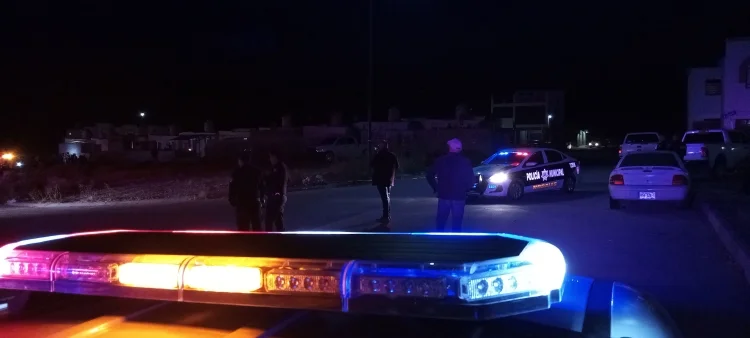 Arrestan a sujeto armado en auto robado en Nogales