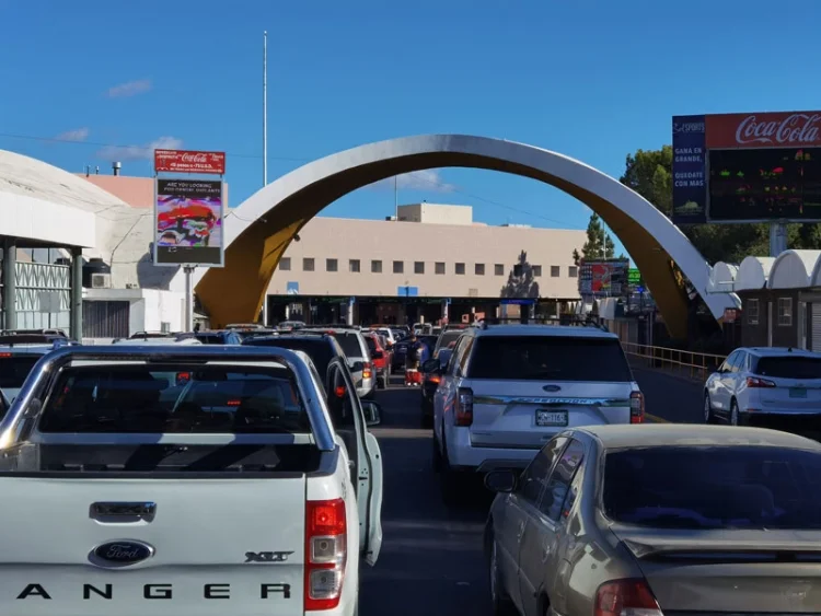 Poca afluencia en filas hacia EU pese a regreso a clases: Tránsito Municipal de Nogales