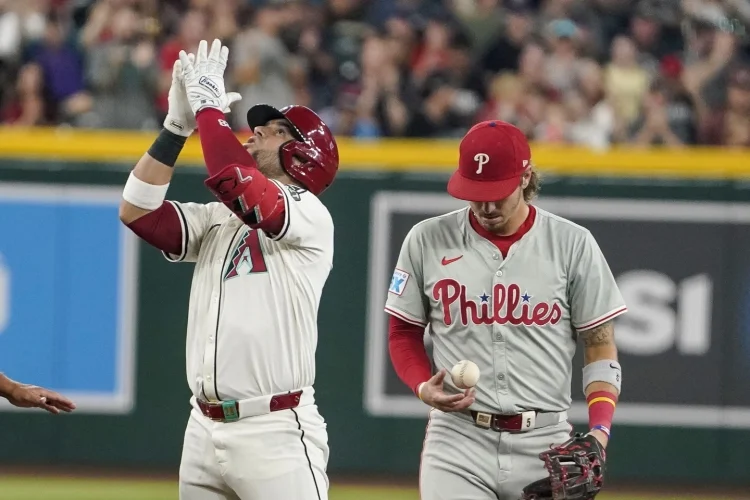 Diamondbacks se quedan con la serie al vencer a Filis VIDEO