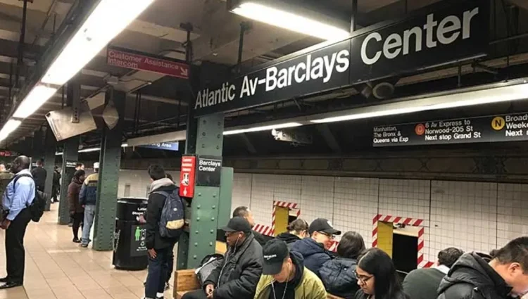 Ataque brutal a adolescente cerca de estación de metro deNueva York en Brooklyn