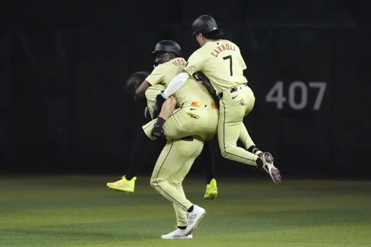 Jake McCarthy pega hit del gane para Diamondbacks VIDEO