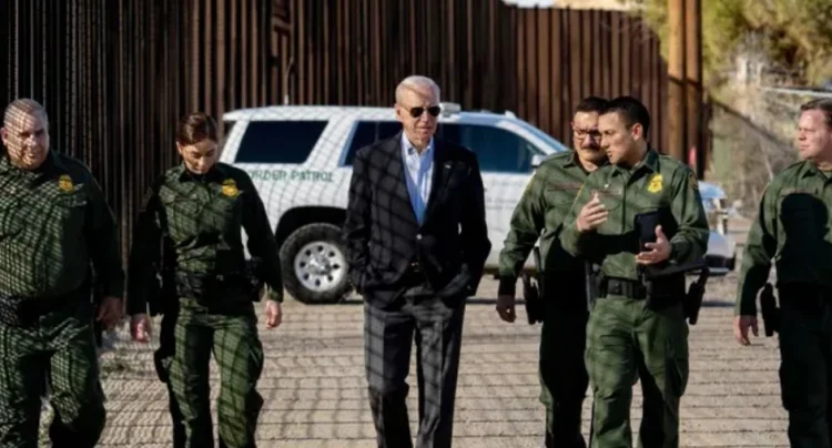 Ranchero de Texas demanda a Biden por "invasión" de inmigrantes ilegales