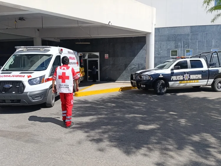 Trabajador sufre descarga eléctrica en plaza comercial de Nogales