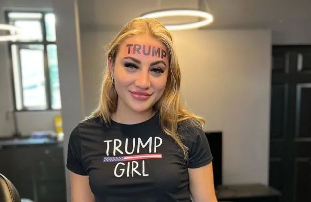 VIDEO: Modelo desata polémica al tatuarse 'Trump' en la frente y se hace VIRAL en redes sociales