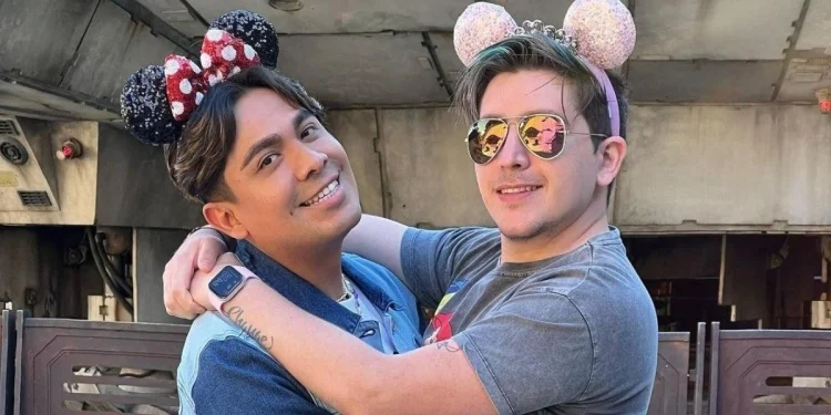 Novio de Ricardo Peralta conmueve con emotiva aparición en 'La Casa de los Famosos México'