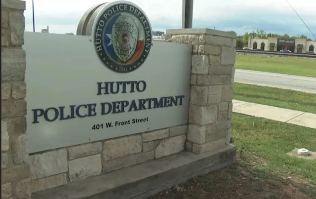 Vecino alerta a la policía: Atrapan a adolescentes robando autos en Hutto