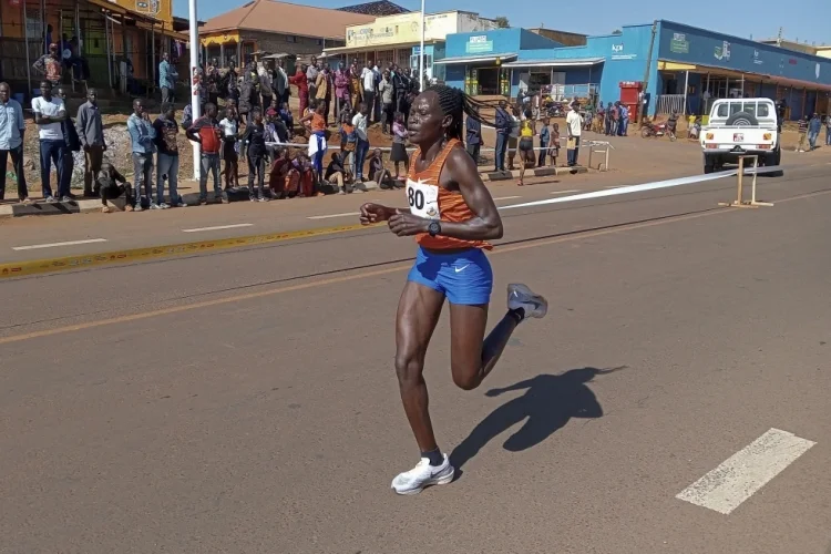 Atleta ugandesa muere por quemaduras a manos de su pareja