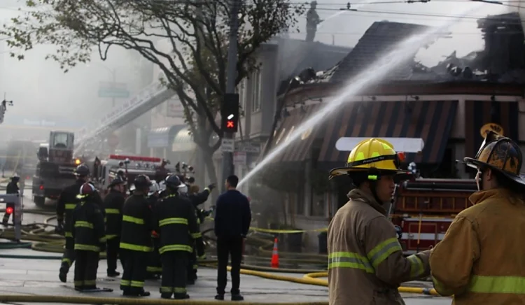 Incendio en West Portal: Cinco negocios afectados