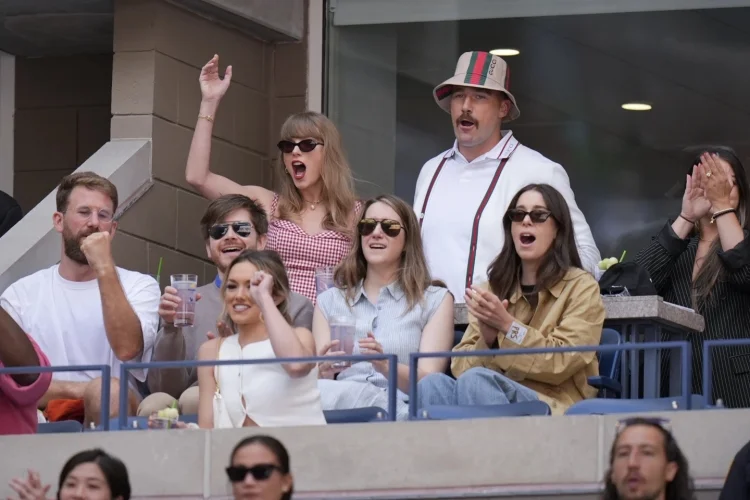 Taylor Swift y Travis Kelce, juntos en el US Open VIDEO