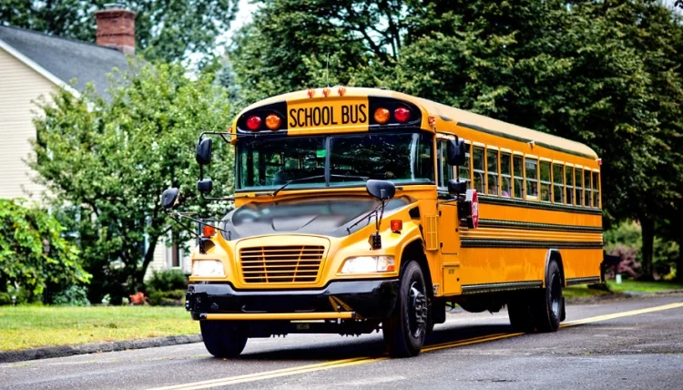 Bus escolar deja a niño con autismo en parada equivocada en Texas