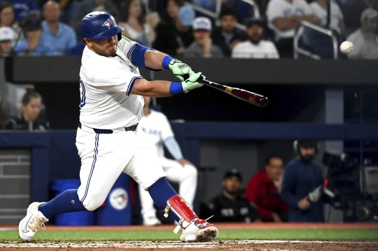 Kirk manda una al plato en triunfo de Azulejos sobre Mets