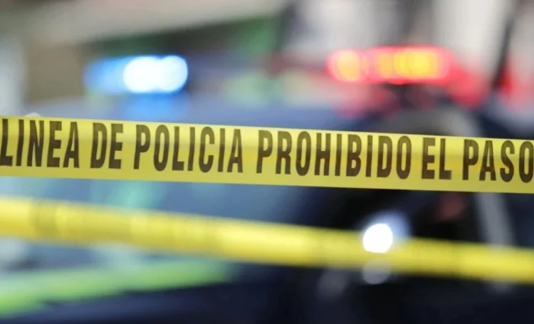 Suicidio frustrado: Hombre escala poste de luz en CDMX