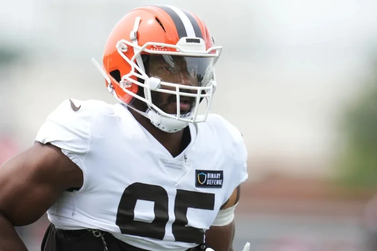 Myles Garrett es duda ante los Jaguares