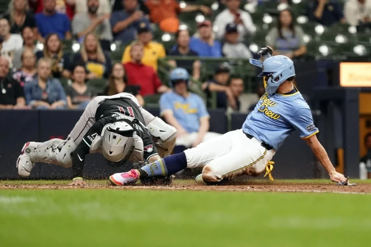 Cerveceros remontan y evitan barrida ante Diamondbacks