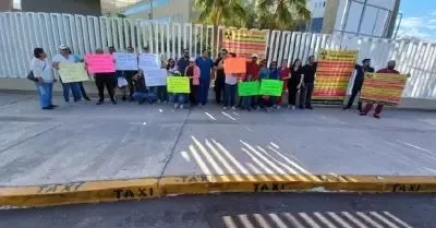 Trabajadores del HGE realizan manifestación