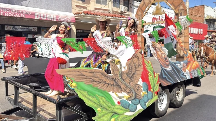 Desfile patrio: Marcialidad y color