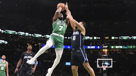 Playoffs NBA: Lesión Tatum, Brown brilla; Celtics vencen al Magic
