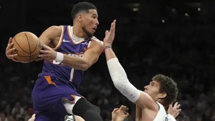 Devin Booker firma extensión record con Suns tras salida de Durant