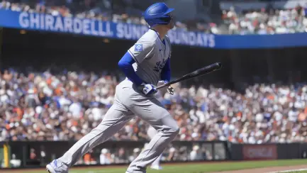 Freddie Freeman rompe el empate en la 11ª para dar triunfo a Dodgers sobre Gigantes