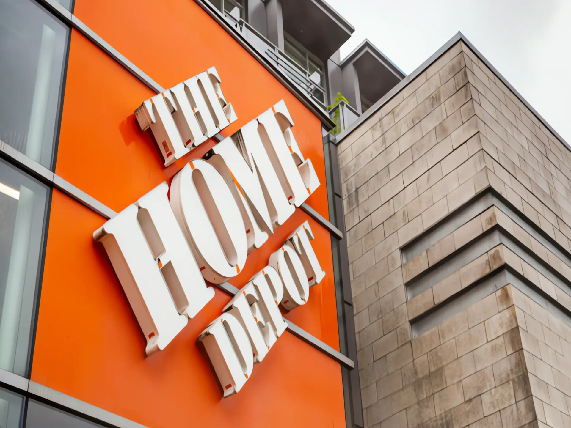 Home Depot pagará millones por cobrar precios más altos que los anunciados