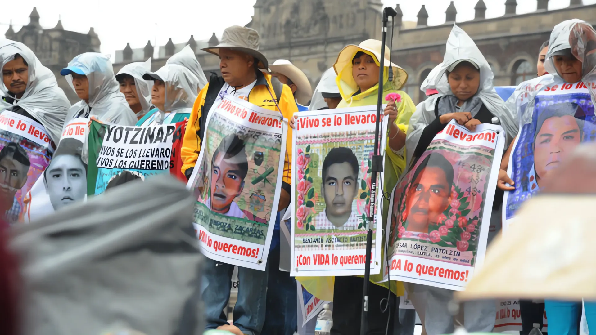 Ayotzinapa: La furia en las calles exige justicia a 10 años de la tragedia