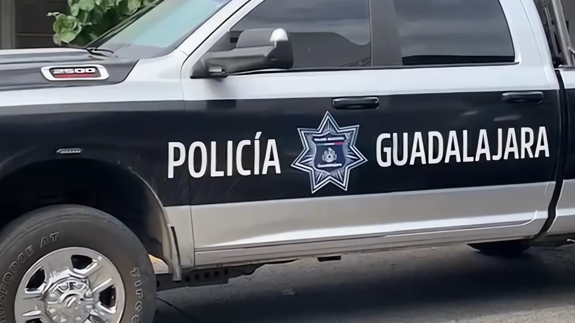 Agente de la Policía de Guadalajara herido en ataque armado tras accidente vial