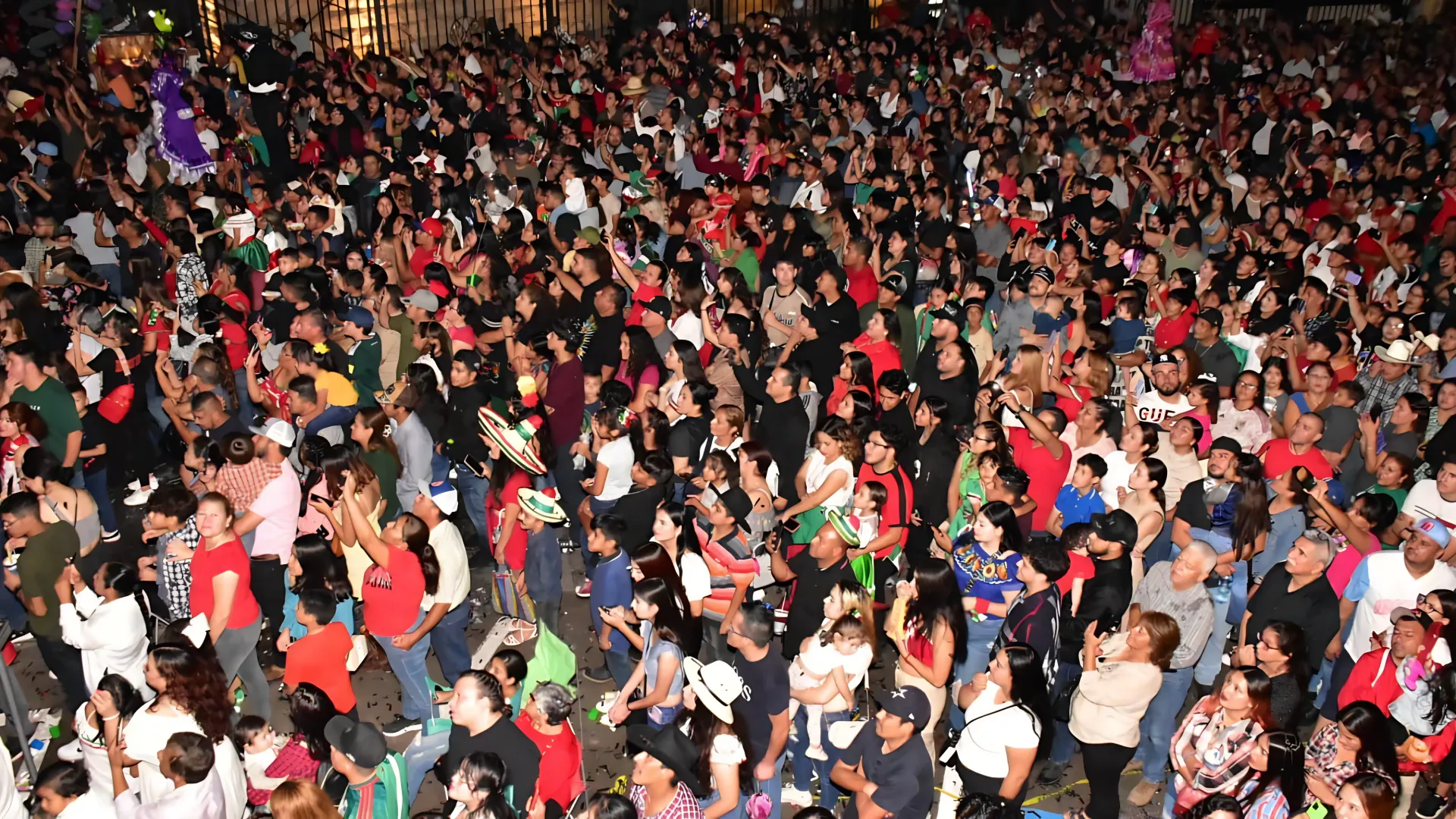 Más de 10 mil personas celebran el Grito de Independencia en Nogales sin incidentes