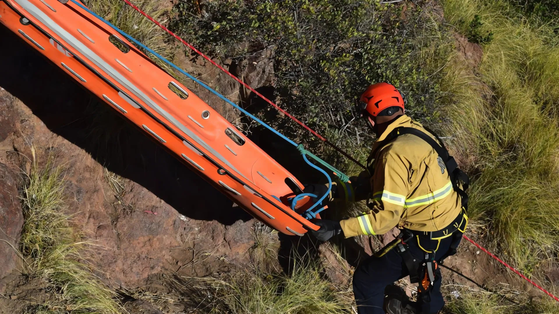 Niño de 11 años rescatado tras nueve horas atrapado entre rocas