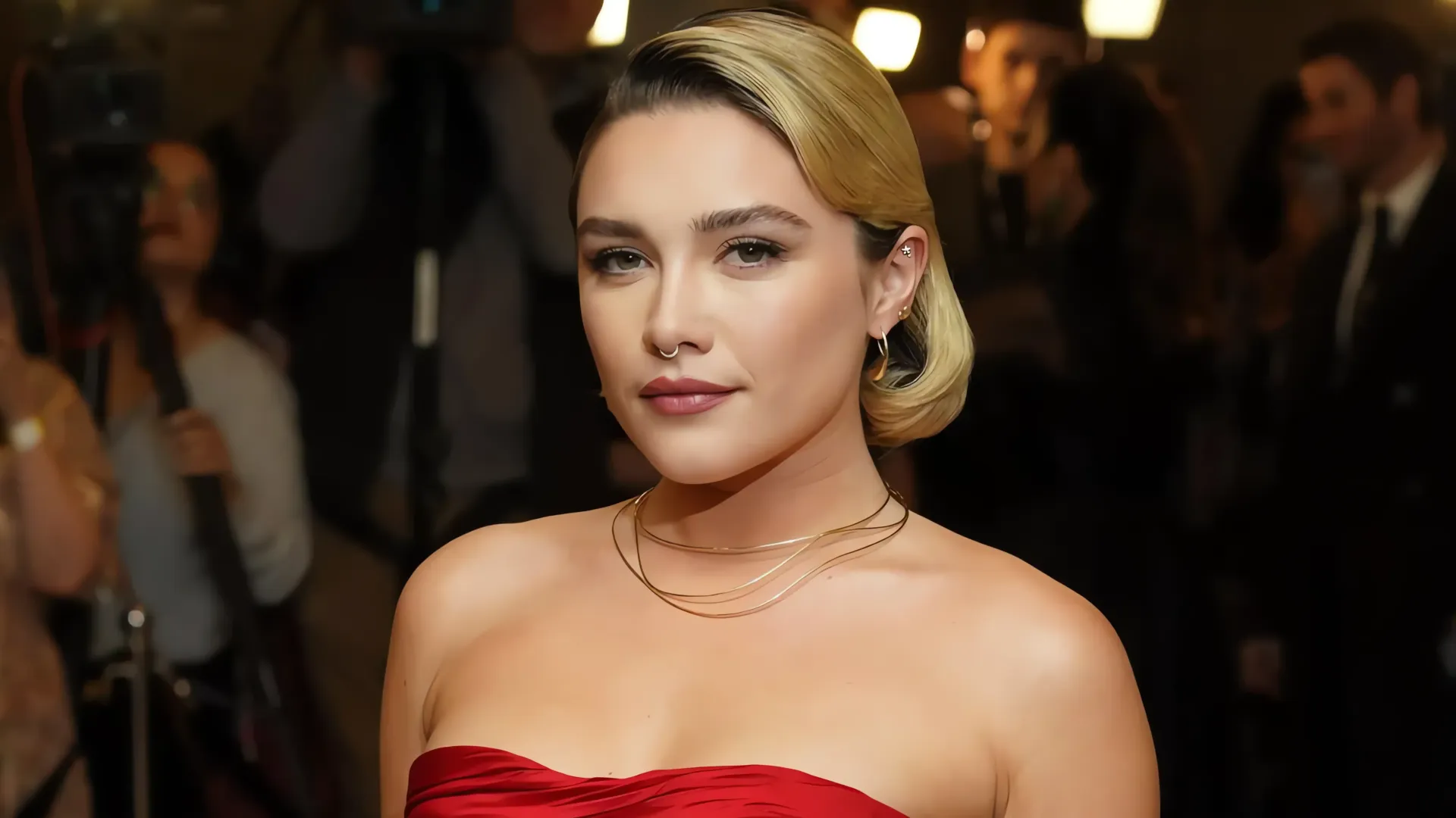 Florence Pugh: "Rasurarme la cabeza fue un trauma" para su papel en "We Live in Time"