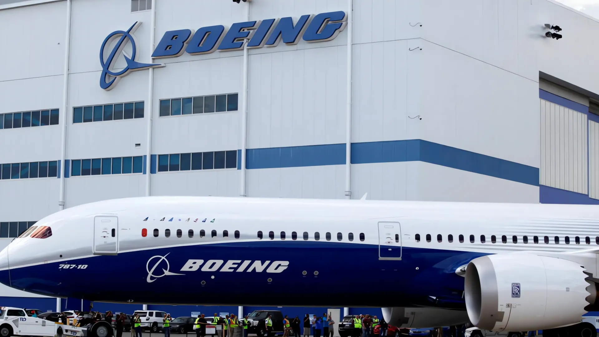 Boeing en crisis: Salida de líder y huelga impactan acciones