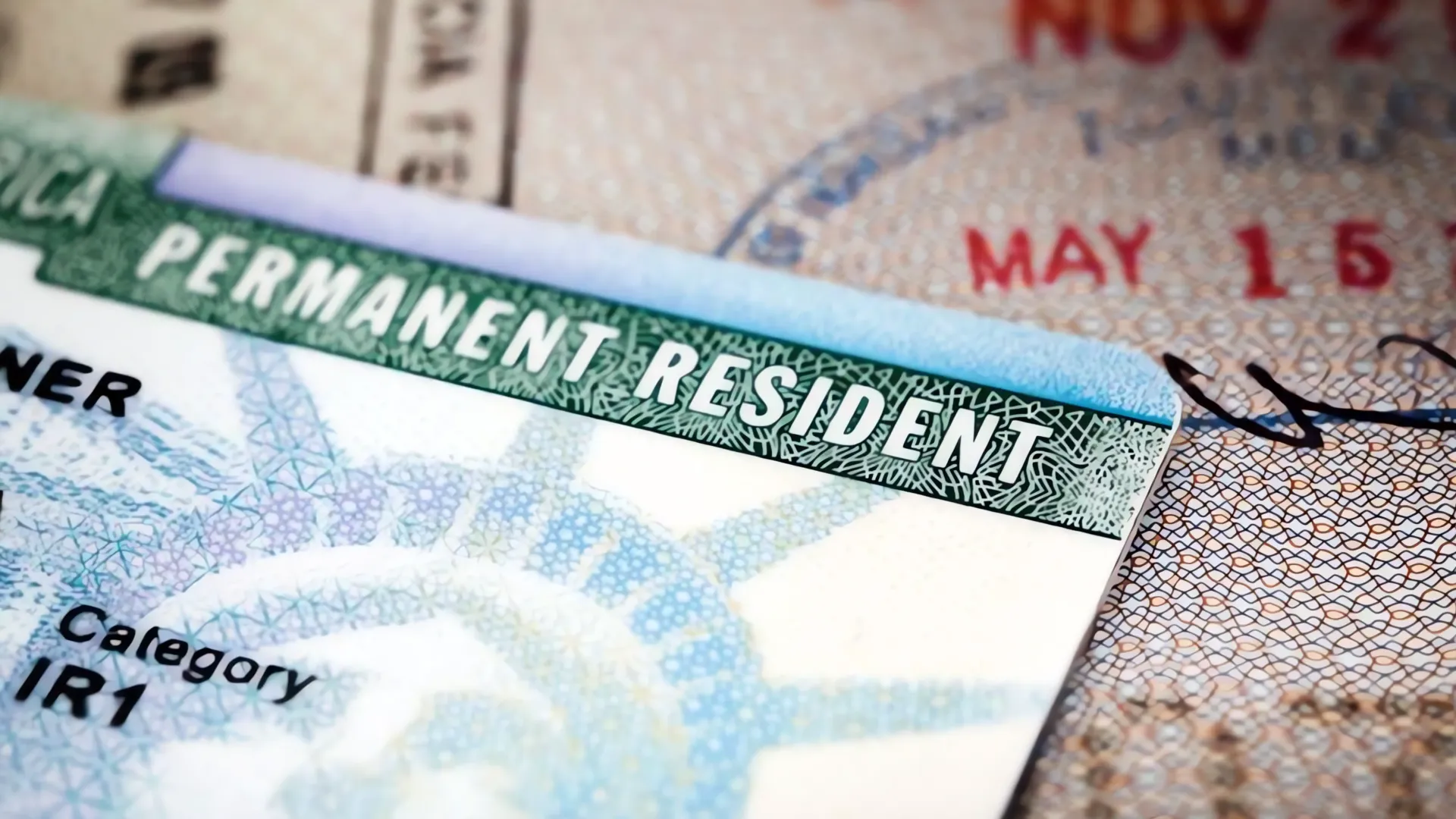 ¡Atención, residentes permanentes! Se amplía validez de green cards