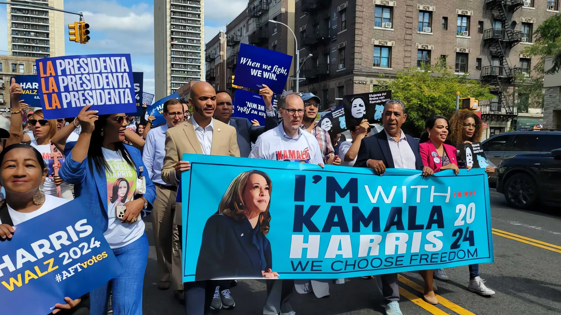 Dominicanos se unen en marcha de apoyo a Kamala Harris