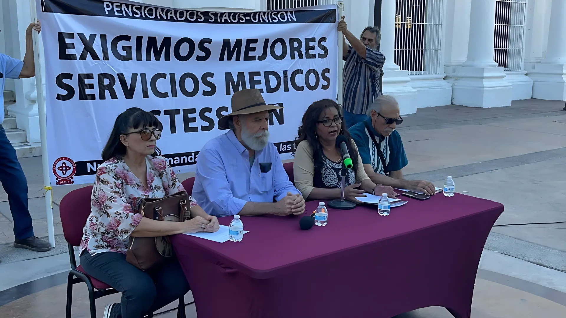 Jubilados del Staus protestan por deficiencias en servicios médicos del Isssteson